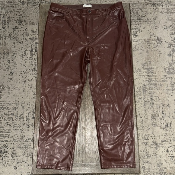 Abercrombie & Fitch '90s Straight Ultra High Rise Faux Leather Pant - Picture 1 of 9